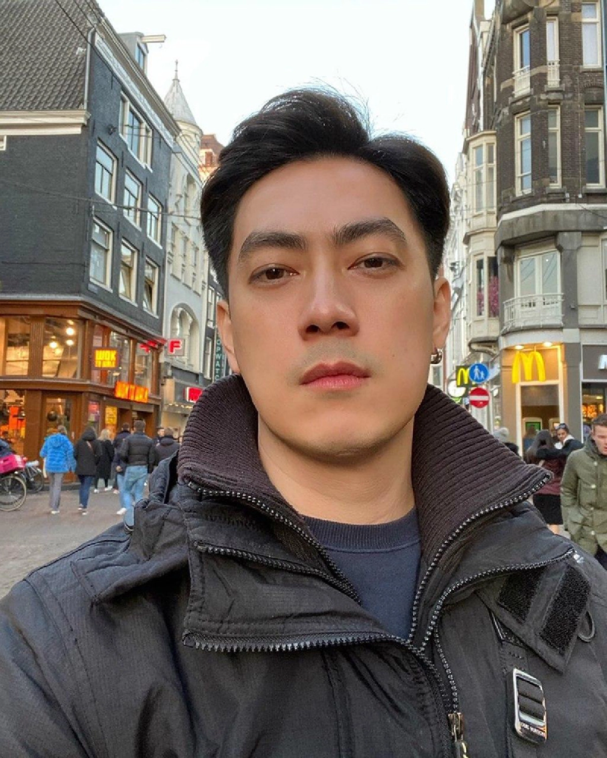 ฟิล์ม รัฐภูมิ ฉะกรมจัดหางาน ให้คนไปรวมตัวต่อใบอนุญาตเสี่ยงโควิด-19