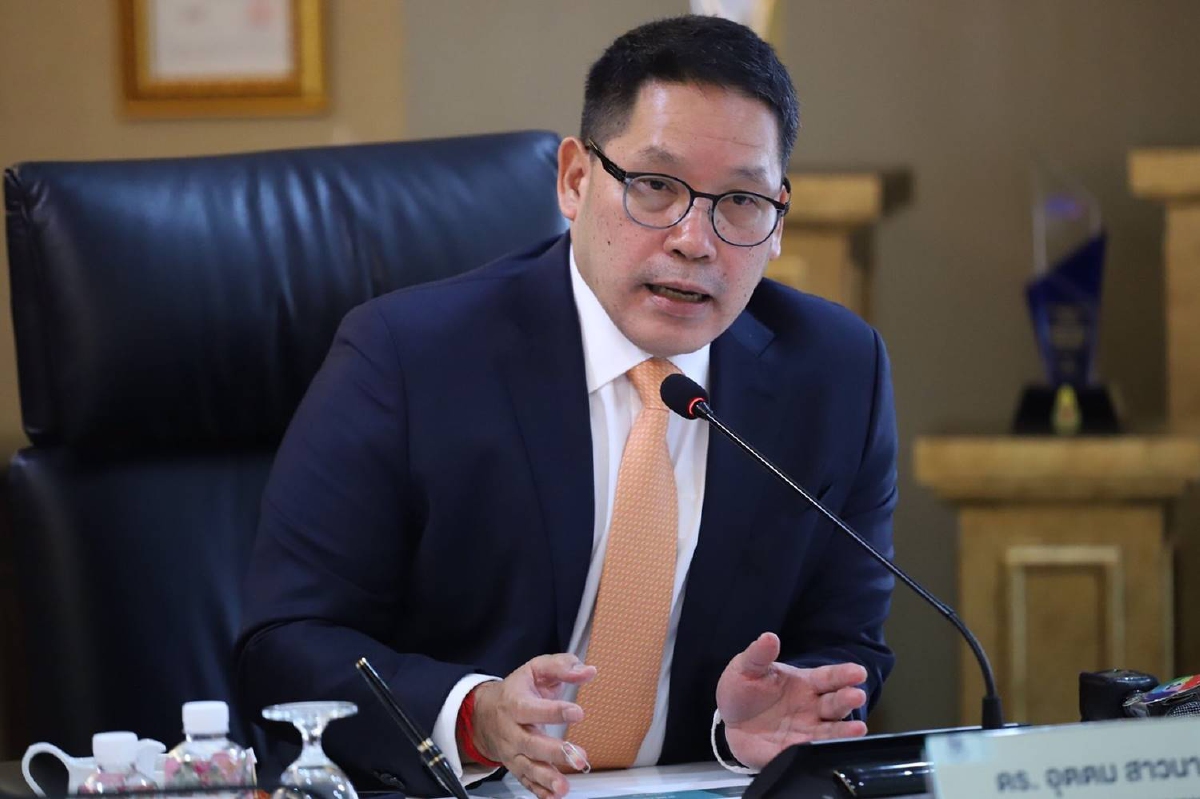 "อุตตม" แจงตร.ติดเชื้อไวรัสปฏิบัติหน้าที่รถนำ ไม่ได้อยู่ในรถคันเดียวกัน "อุตตม" แจงตร.ติดเชื้อไวรัสปฏิบัติหน้าที่รถนำ ไม่ได้อยู่ในรถคันเดียวกัน