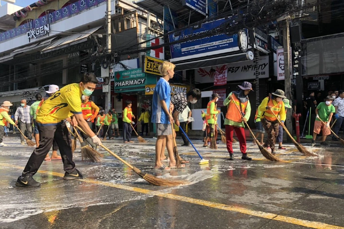 ป่าตองจัดบิ๊กคลีนนิ่งป้องกันโควิด-19 ผู้ประกอบการค้านปิดสถานบริการ