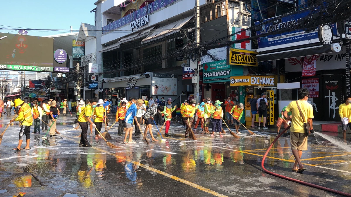 ป่าตองจัดบิ๊กคลีนนิ่งป้องกันโควิด-19 ผู้ประกอบการค้านปิดสถานบริการ