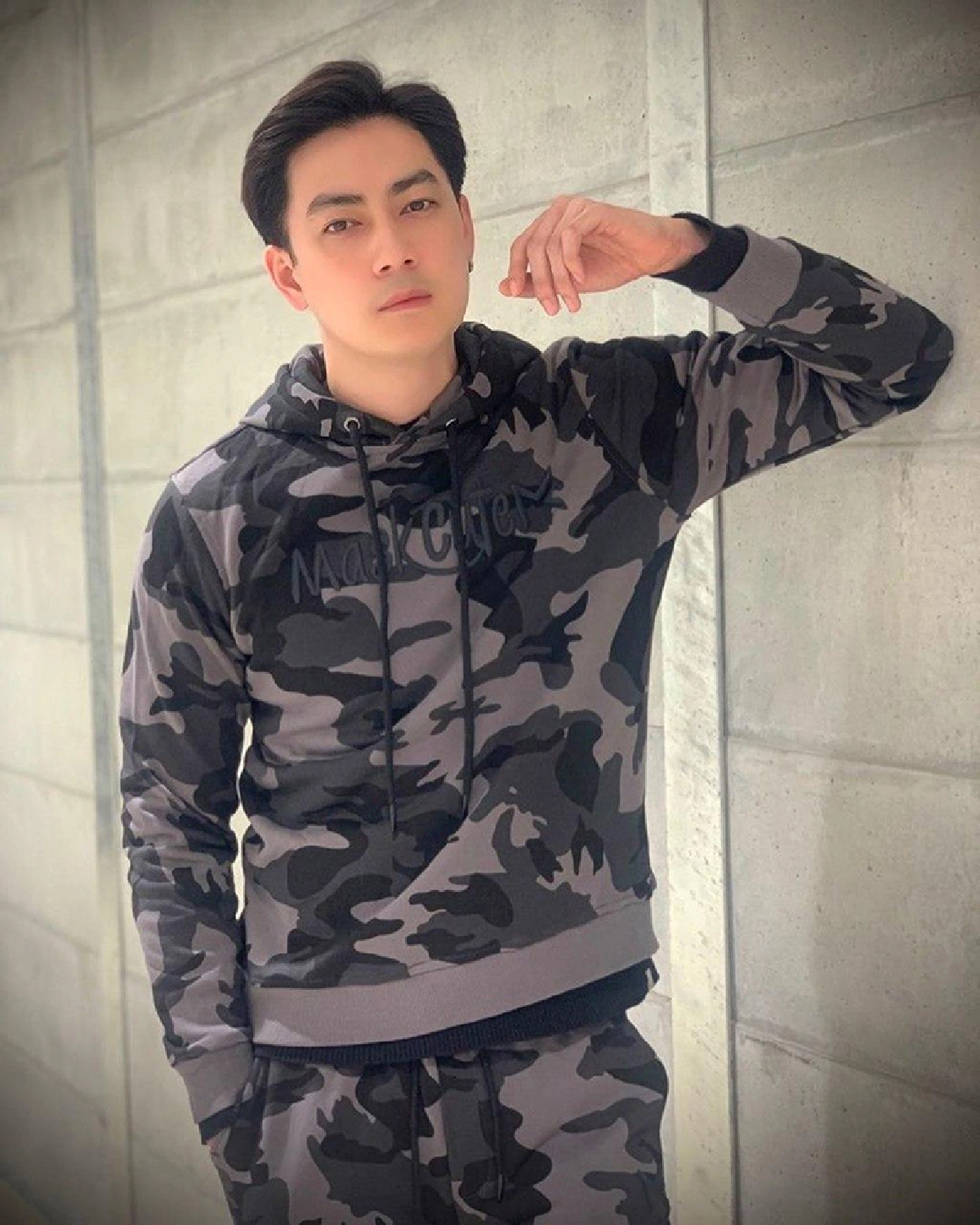 ฟิล์ม รัฐภูมิ ฉะกรมจัดหางาน ให้คนไปรวมตัวต่อใบอนุญาตเสี่ยงโควิด-19