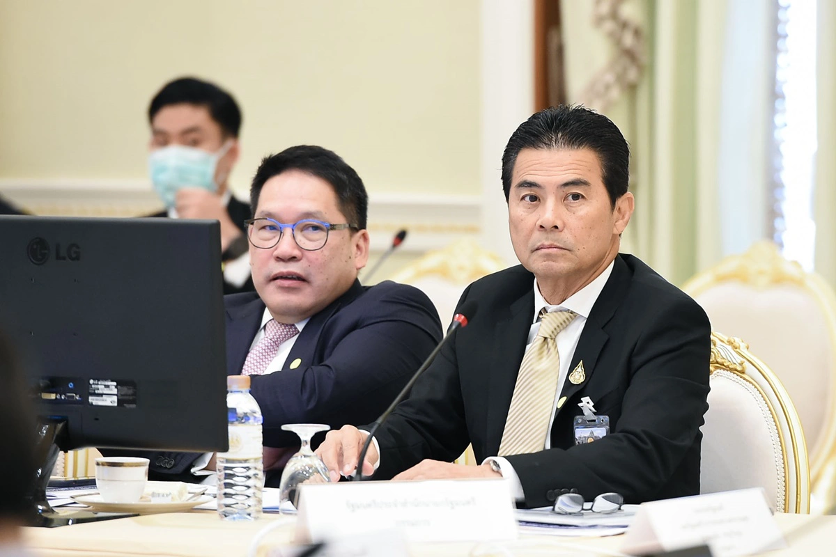 ลุ้นระทึก "อุตตม" ไปไหนมาบ้างก่อนตรวจติดไวรัสโควิด-19 หรือไม่