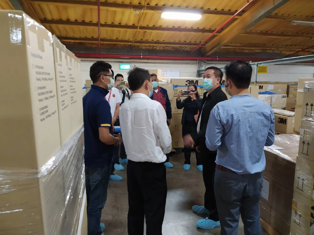 ผู้ตรวจการฯบุกตรวจโรงงานผลิตหน้ากากอนามัยย่านปากเกร็ดดูไลน์การผลิต