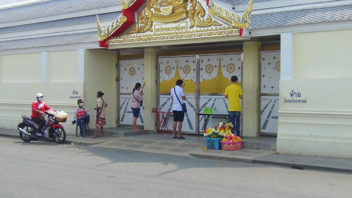 ปิดวัดก็ยังมาศรัทธาไม่มีถอยบารมีพ่อโสธรฝังใจชาวพุทธ