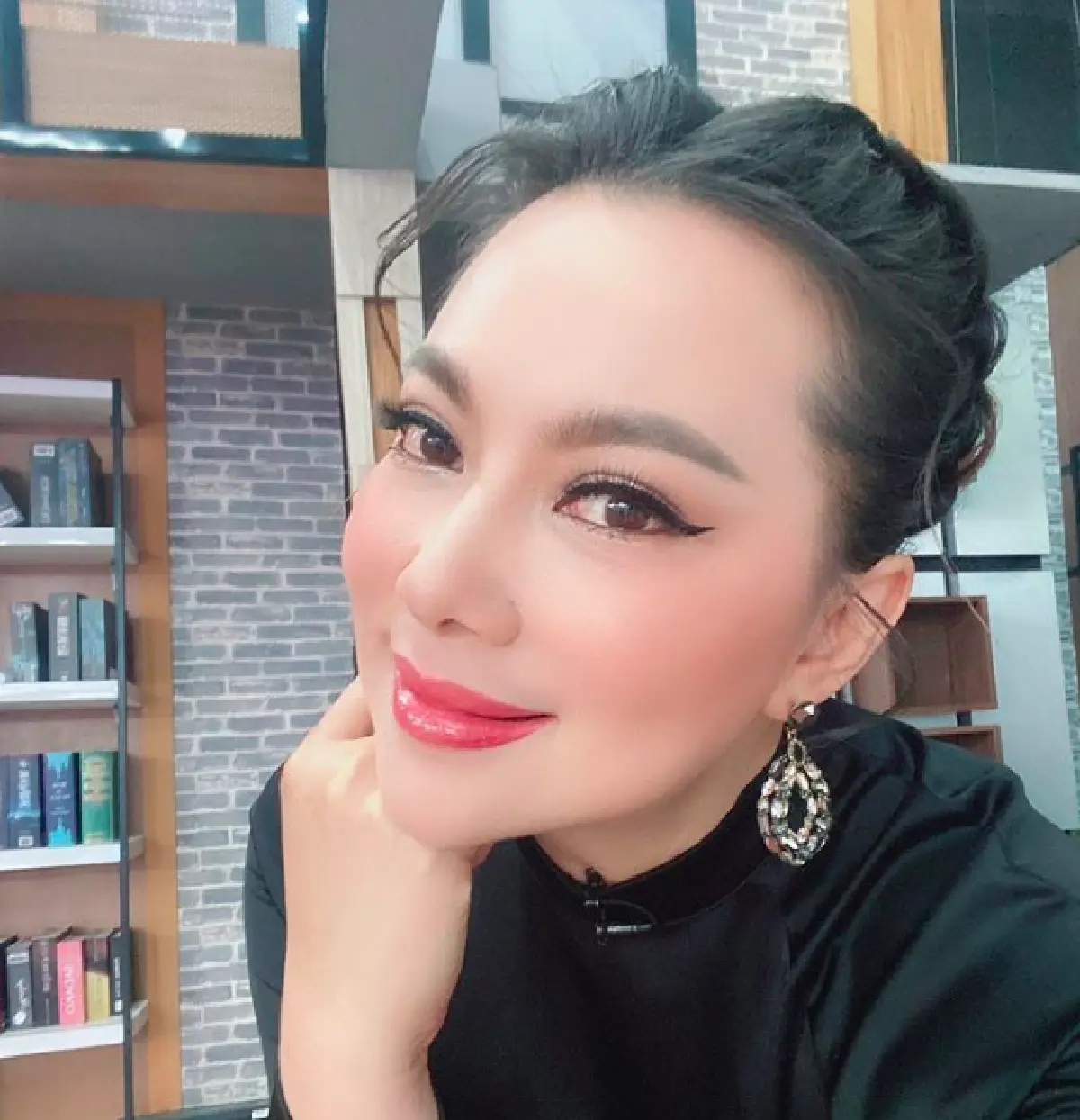  “บุ๋ม ปนัดดา” ร่วมบริจาคชุด PPE  ให้แก่คนดูแลผู้ป่วย COVID-19