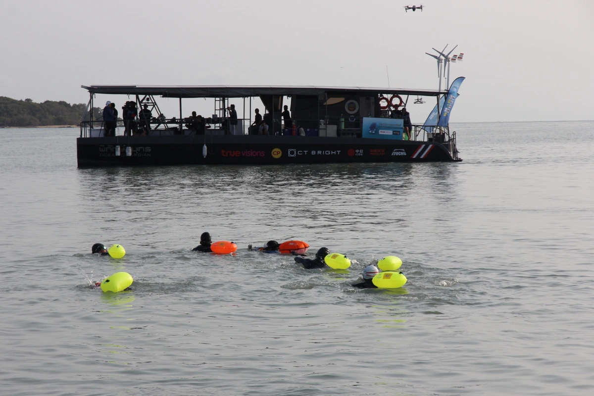 "โตโน่"ว่ายน้ำข้ามฝั่งไปเกาะสมุยปลุกจิตสำนึกคนไทยลดทิ้งขยะลงทะเล