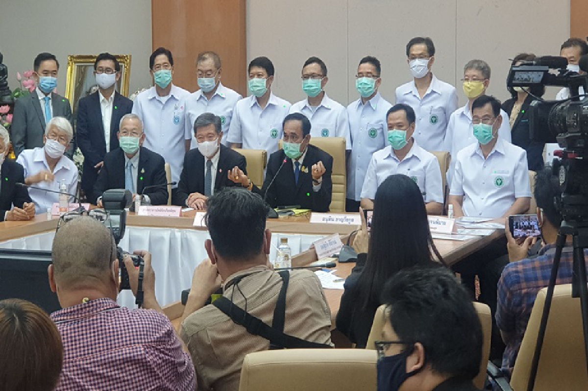 "บิ๊กตู่"เชิญอดีตแพทย์-ปลัด-อธิบดี ระดมสมองแก้โควิด-19 ขู่ย้ายผู้ว่าฯหากบริหารไม่ได้ "บิ๊กตู่"เชิญอดีตแพทย์-ปลัด-อธิบดี ระดมสมองแก้โควิด-19 ขู่ย้ายผู้ว่าฯหากบริหารไม่ได้
