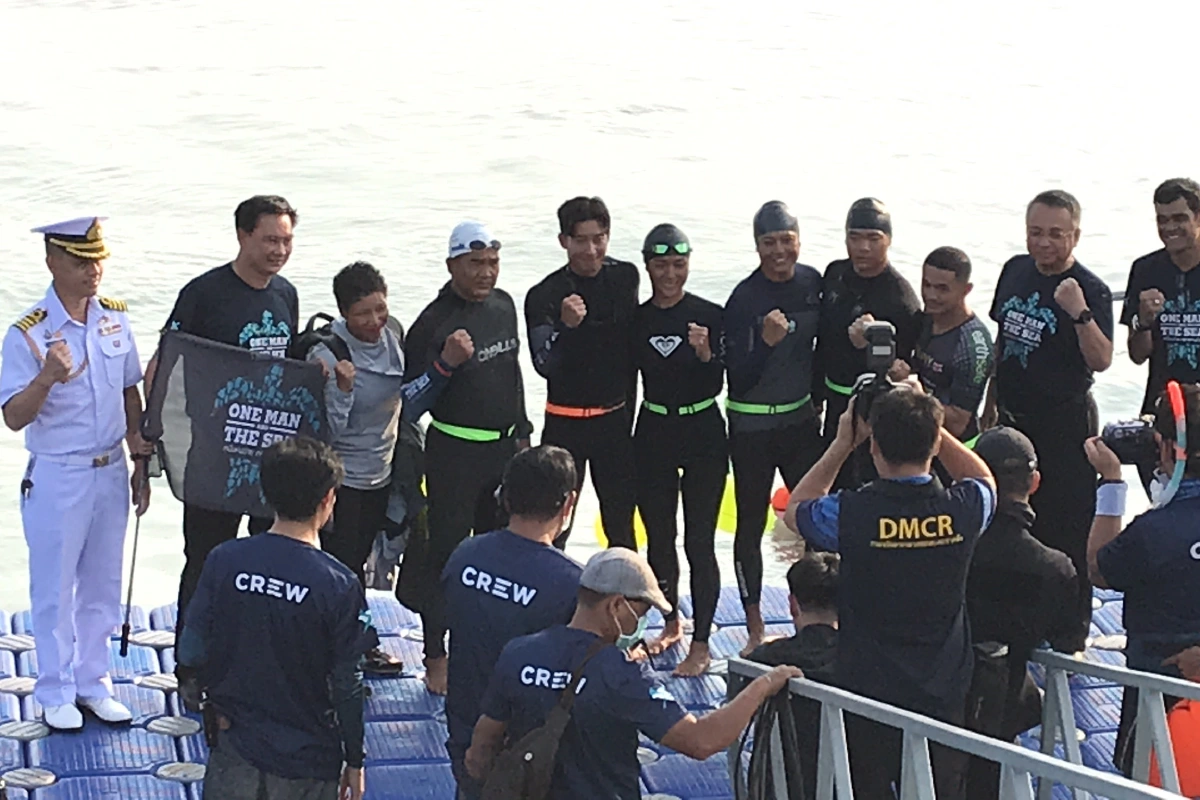 "โตโน่"ว่ายน้ำข้ามฝั่งไปเกาะสมุยปลุกจิตสำนึกคนไทยลดทิ้งขยะลงทะเล