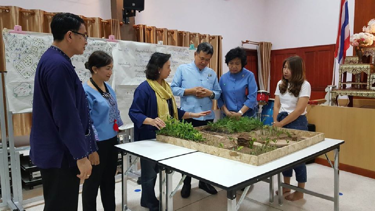 พช.ชวนดำเนินชีวิตตามหลักปรัชญาเศรษฐกิจพอเพียงเชื่อสู้ทุกวิกฤตได้ พช.ชวนดำเนินชีวิตตามหลักปรัชญาเศรษฐกิจพอเพียงเชื่อสู้ทุกวิกฤตได้