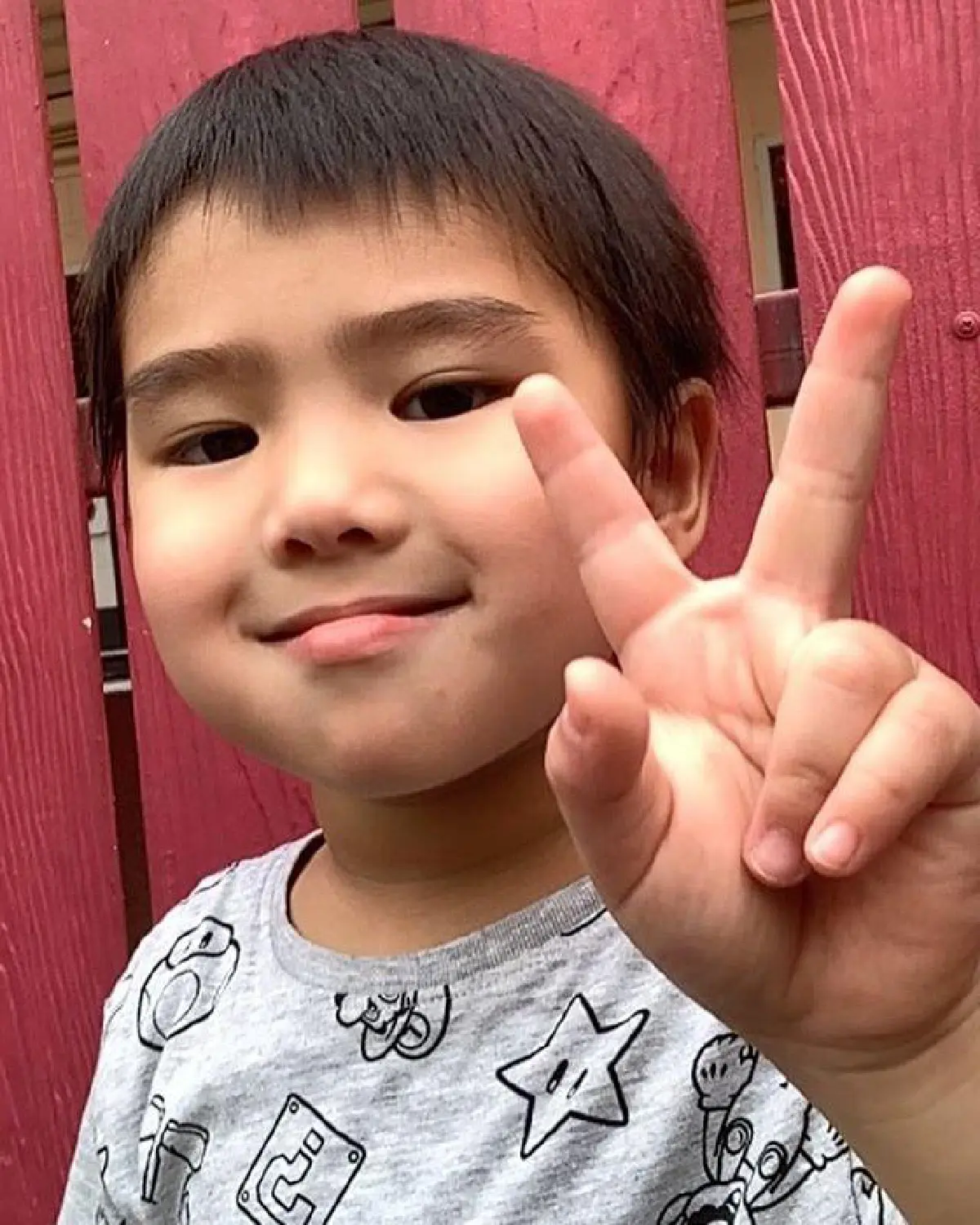 ลิเดีย เผยคลิปดีต่อใจ! ดีแลน-เดมี่ เล่นน้ำอยู่ที่บ้านกับคุณตาคุณยาย