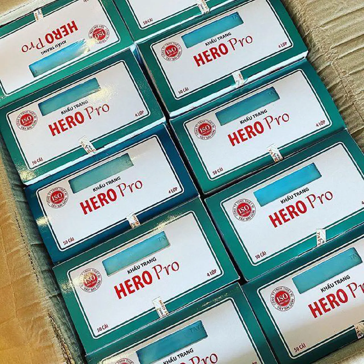 จุ๋ย-พุฒ บริจาคหน้ากากอนามัย 3500 ชิ้น ให้รพ. ถึงแม้ราคาแพงมากแต่พร้อมช่วย