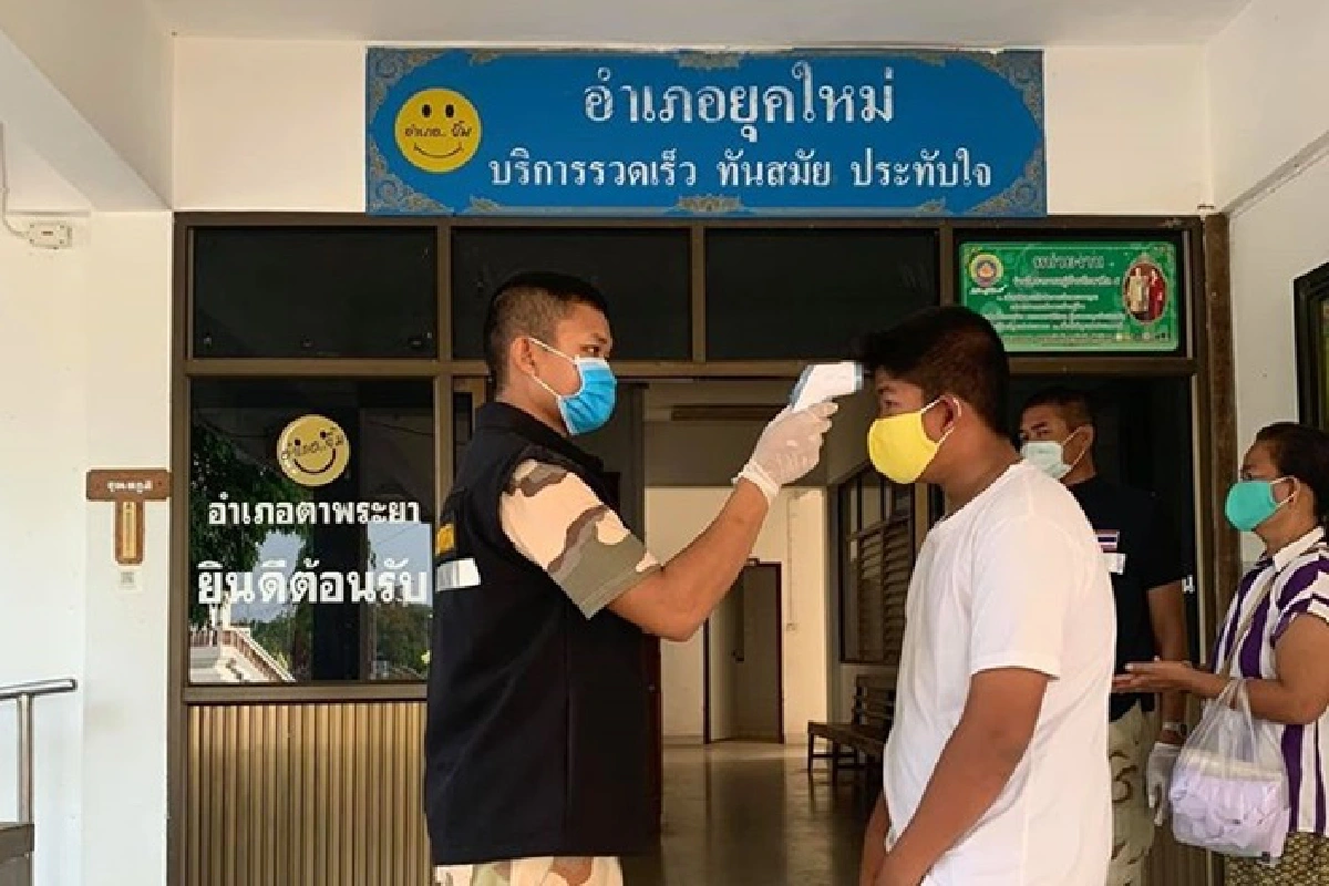 สกัดโควิด-19 อำเภอตาพระยาจัดโต๊ะเก้าอี้ใหม่ต้องนั่งห่าง1เมตร