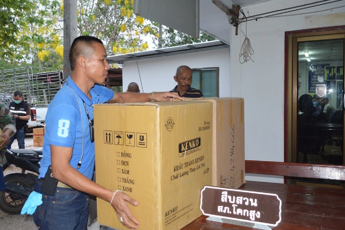 เจ้าหน้าที่จับคนขับกระบะนำเข้าหน้ากากอนามัยสินค้าควบคุมข้ามชายแดน