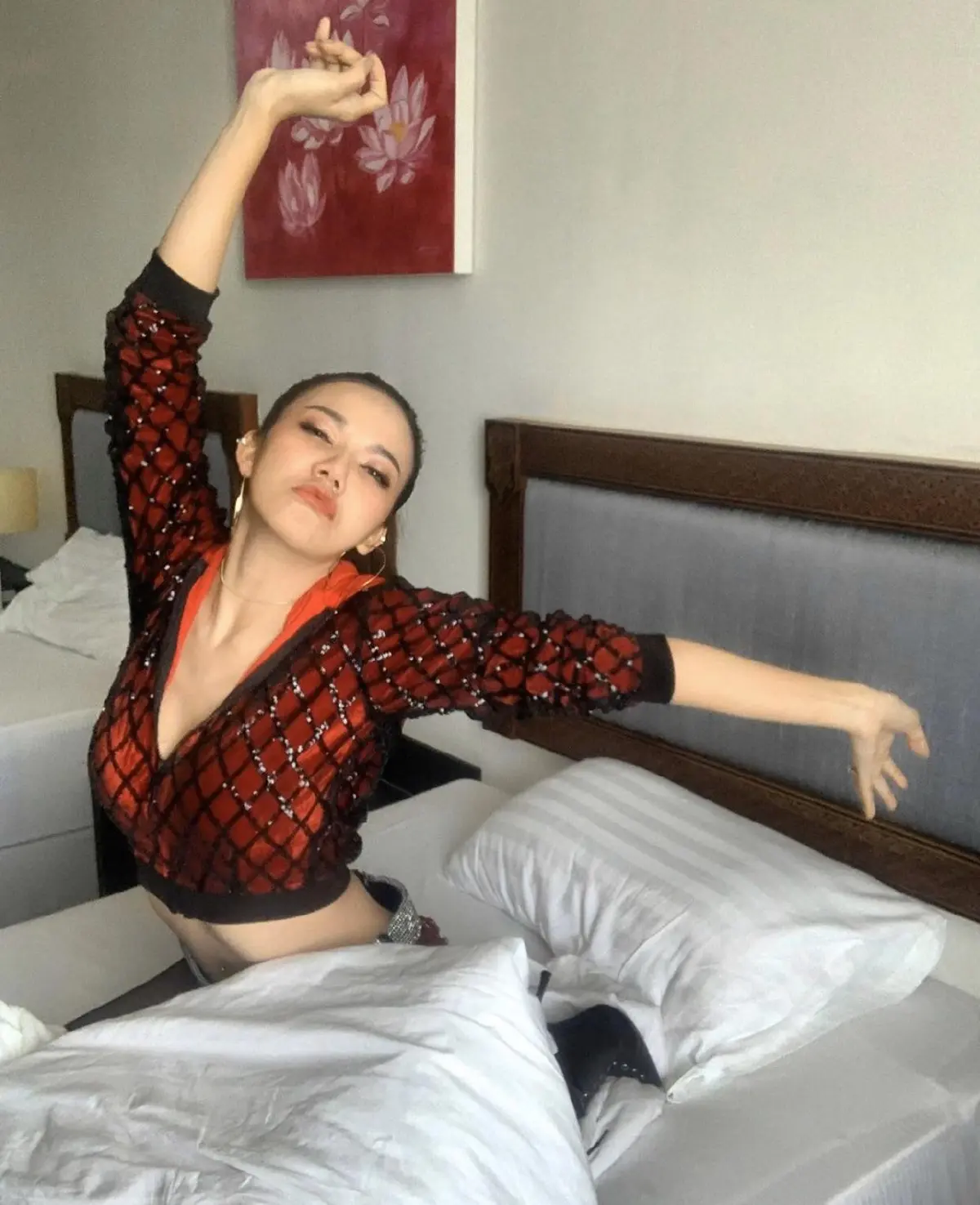 จ๊ะ อาร์สยาม โชว์ภาพเซ็กซี่อวดความสุขในวันชิลๆ ที่บ้านนอก 