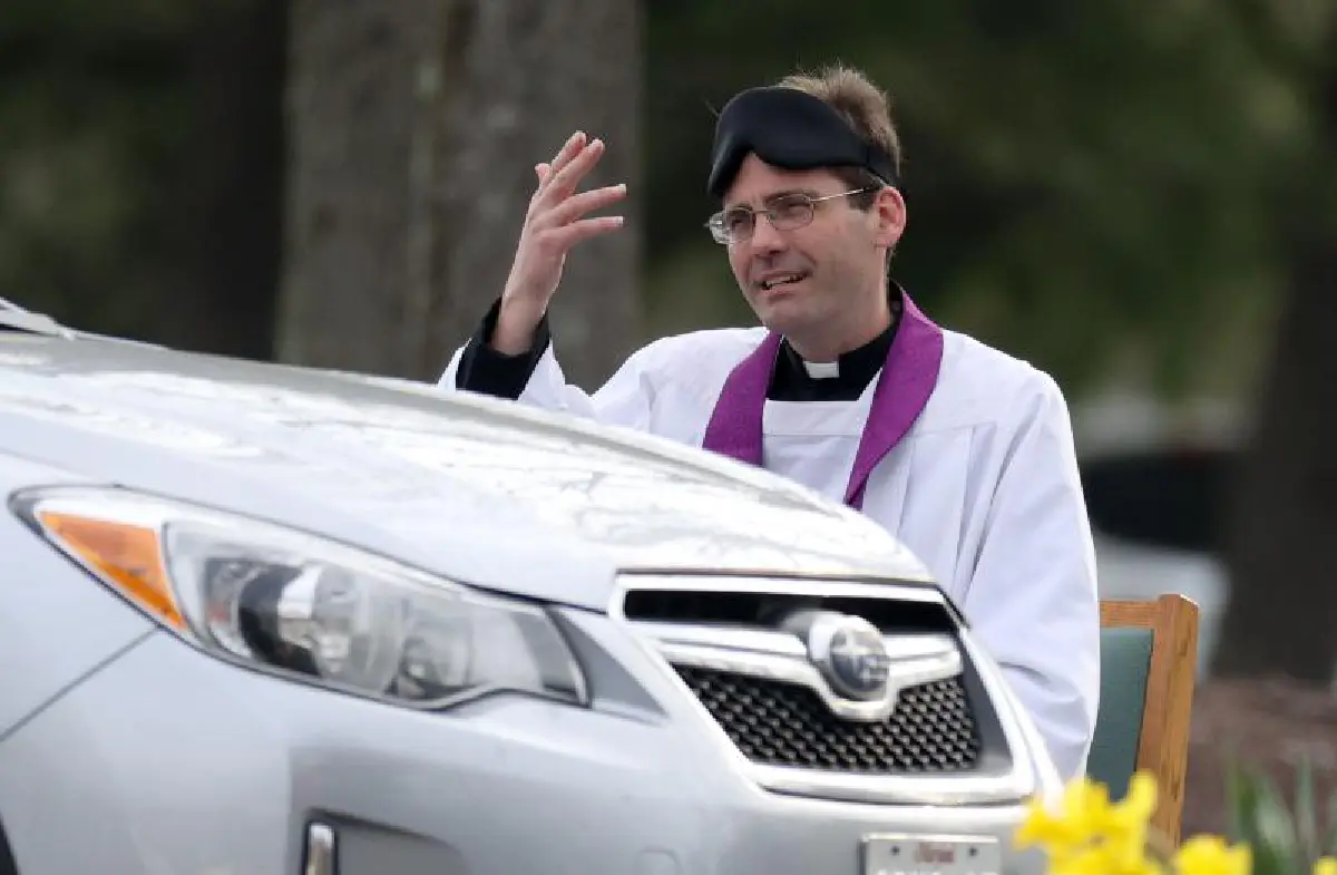 บาทหลวงสหรัฐปิ๊งไอเดีย เปิด Drive-throughสารภาพบาป