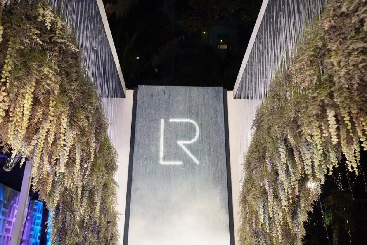  แต่งงานละจ้า! "หลุยส์ สก็อต" ควง "นุ่น" รมิดา” เข้าประตูวิวาห์อย่างเงียบๆ