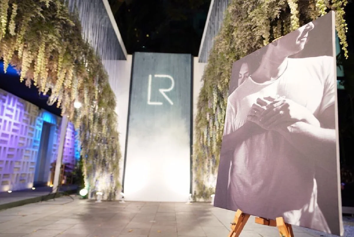  แต่งงานละจ้า! "หลุยส์ สก็อต" ควง "นุ่น" รมิดา” เข้าประตูวิวาห์อย่างเงียบๆ