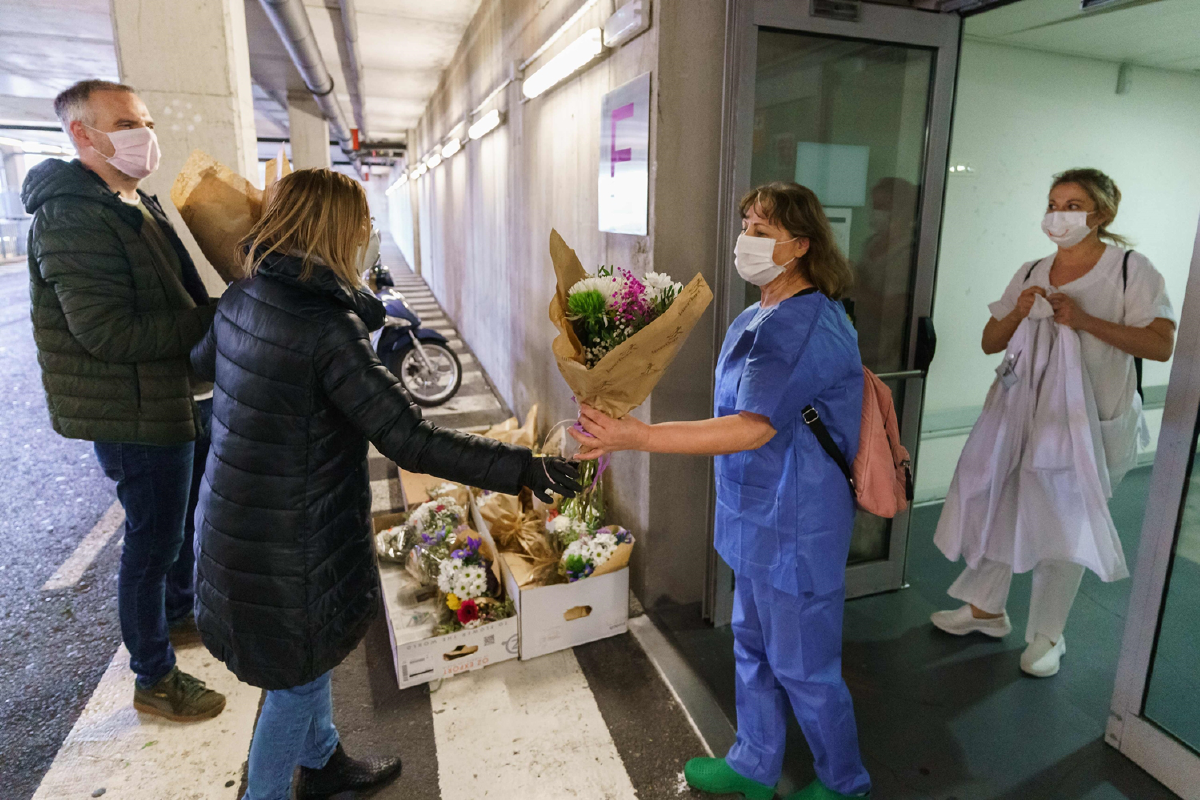 วีรบุรุษชุดกาวน์ แม้จะเหนื่อยล้าแต่ทีมแพทย์ยังสู้ไม่ถอย