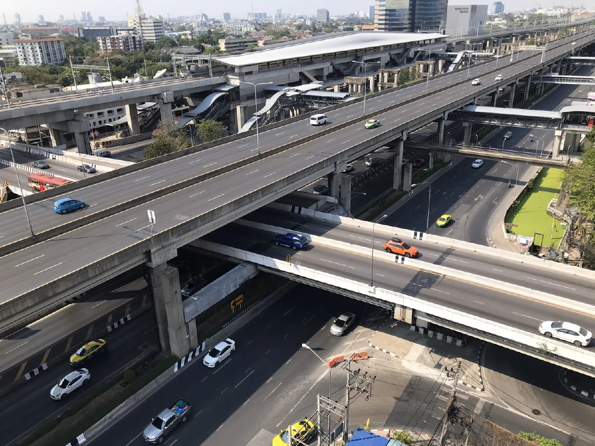 บรรยากาศเงียบเหงาใจกลางกรุงเทพฯในวันที่โควิด-19 ครองเมือง