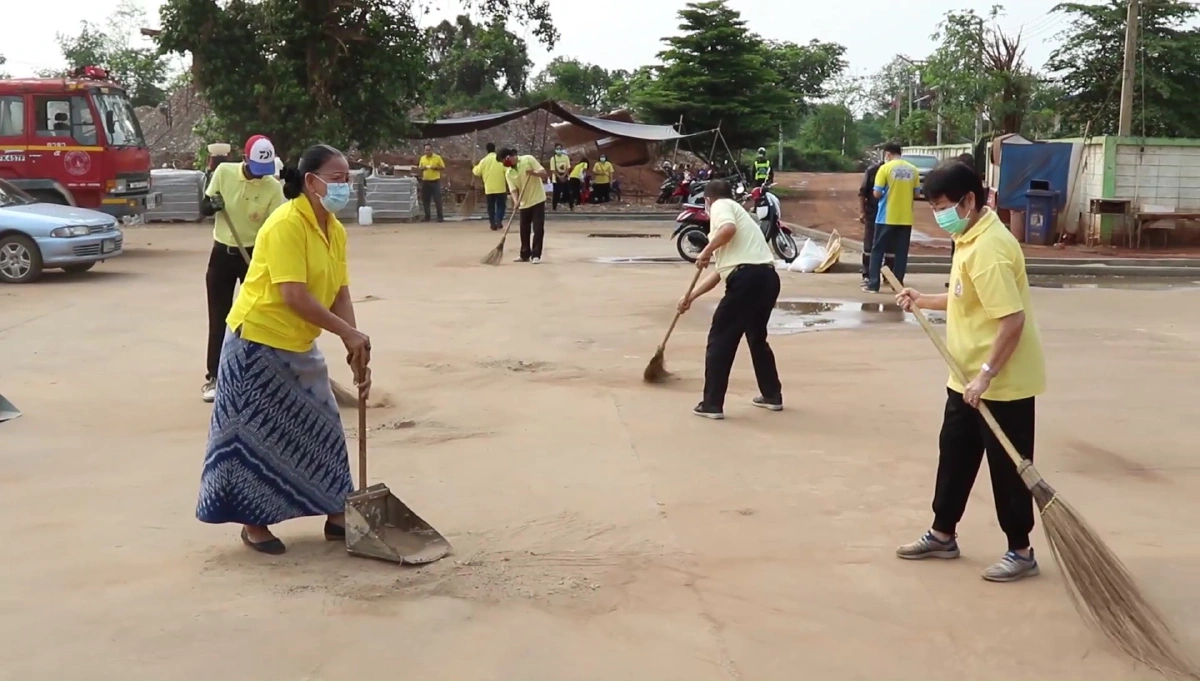 นายกเล็กนำล้างตลาดสดทุกแห่งในเขตเทศบาลนครสกลนครสกัดโควิด-19