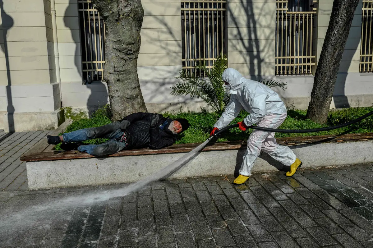 ชีวิตลำเค็ญของคนชายขอบ ไม่มีทั้งบ้านและการป้องกันไวรัส