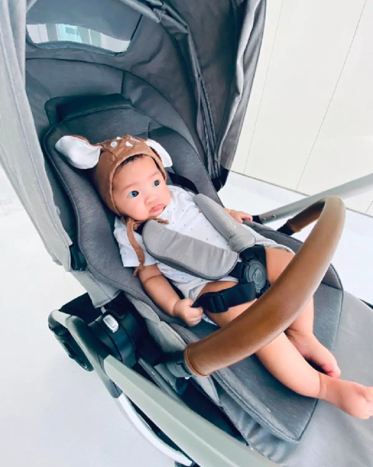 "เจนี่" อัปเดตภาพลูกสาว "น้องโนล่า" ตัวโตขาเรียวยาวมาก