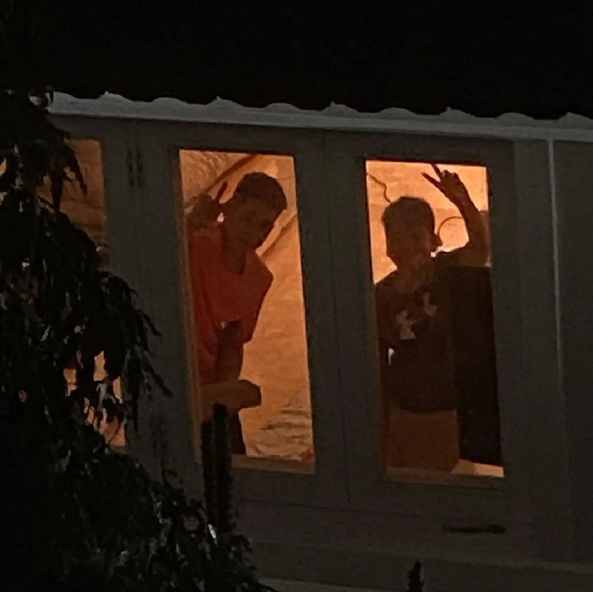 "นุสบา" ลดการเสี่ยงติด COVID-19 ขอแยกกันอยู่กับลูก "น้องปุณณ์-น้องกันต์"