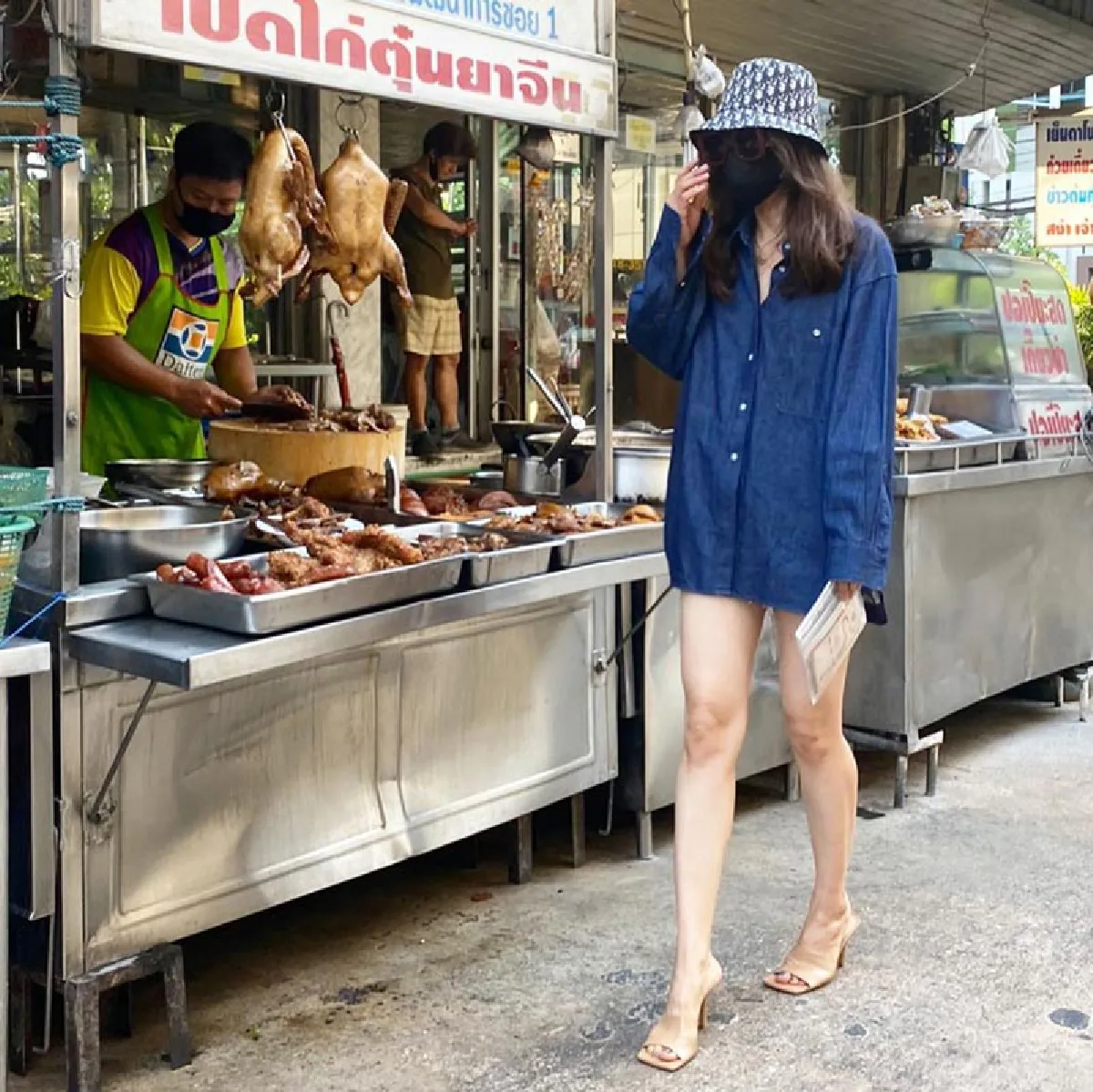 “แอน ทองประสม” กับแฟชั่นสุดเก๋ ซื้อเป็ดข้างทางกลับบ้าน