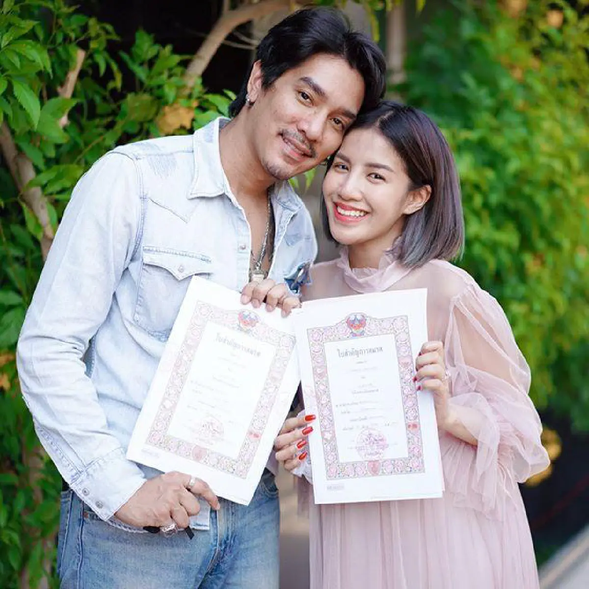 “ดีเจแมน-ใบเตย" ถือฤกษ์ดีควงแขนจดทะเบียนสมรสกันแล้ว
