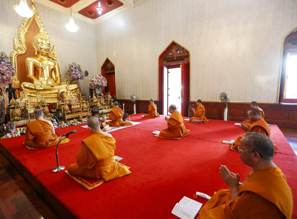 วัดไตรมิตรฯพระนั่งห่าง 1 เมตรสวดบทรัตนสูตรสร้างขวัญกำลังใจสู้โควิด-19