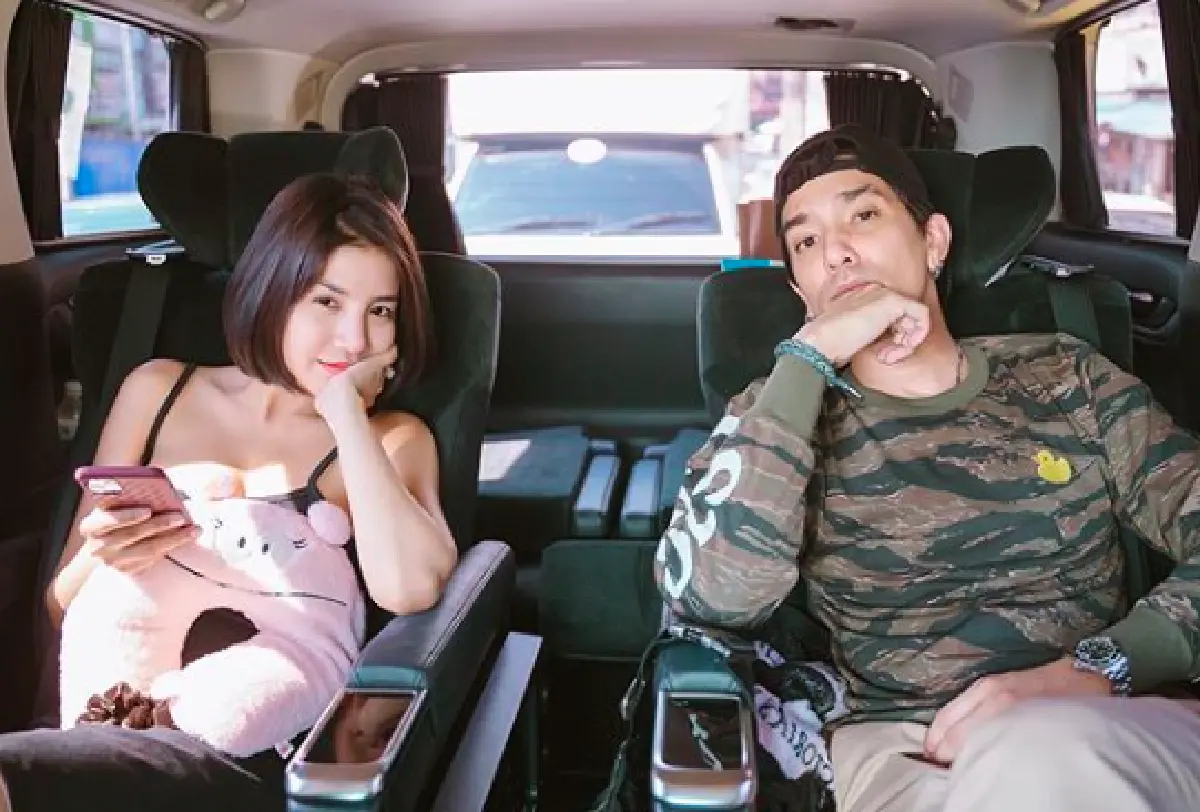 “ดีเจแมน-ใบเตย" ถือฤกษ์ดีควงแขนจดทะเบียนสมรสกันแล้ว