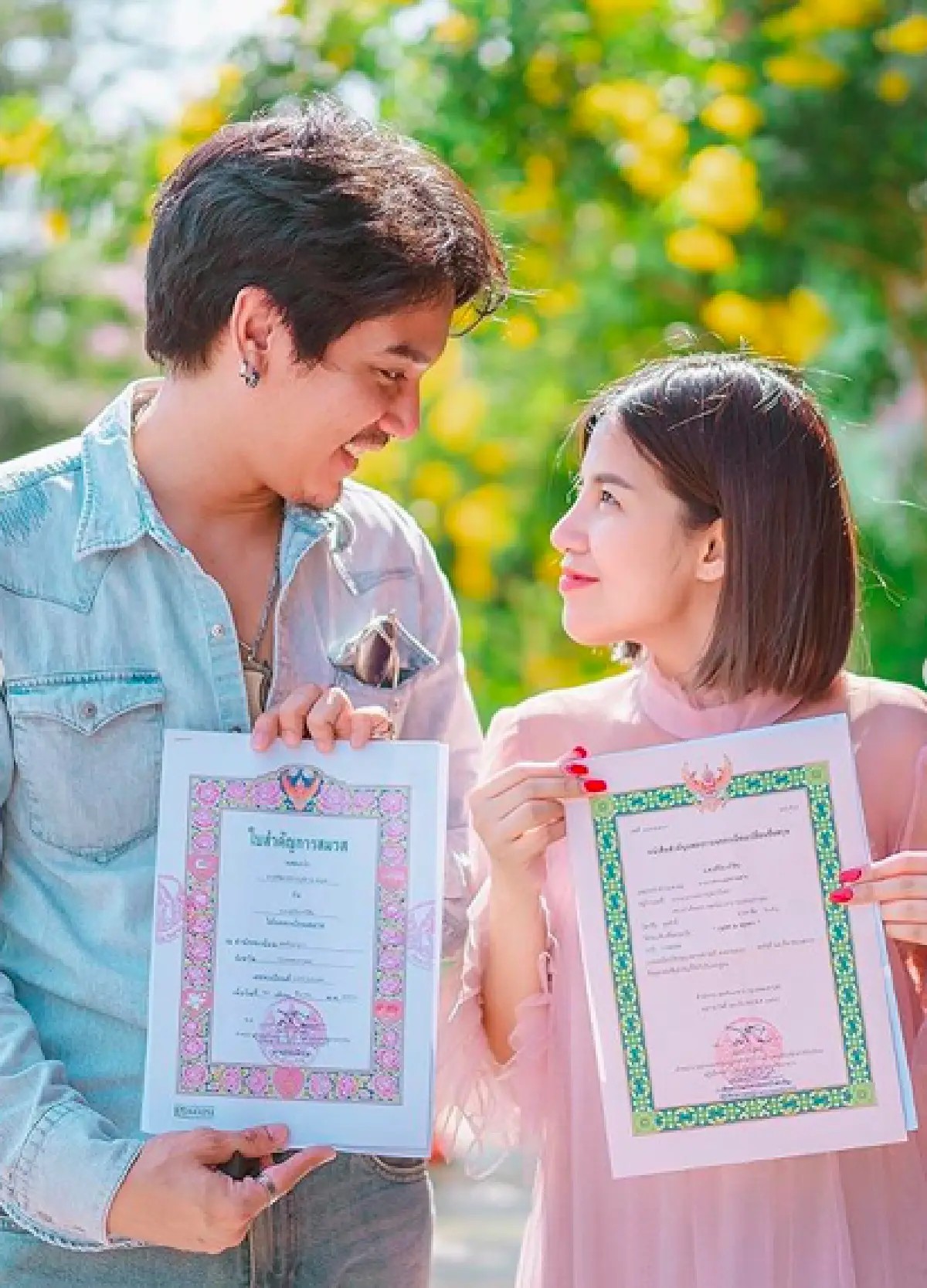 “ดีเจแมน-ใบเตย" ถือฤกษ์ดีควงแขนจดทะเบียนสมรสกันแล้ว