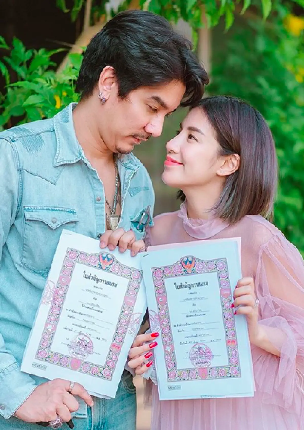 “ดีเจแมน-ใบเตย" ถือฤกษ์ดีควงแขนจดทะเบียนสมรสกันแล้ว