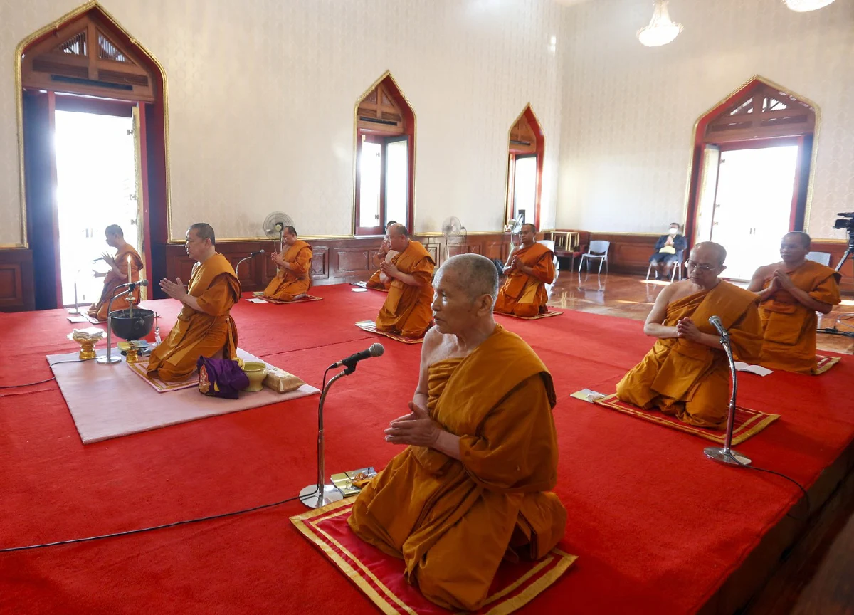 วัดไตรมิตรฯพระนั่งห่าง 1 เมตรสวดบทรัตนสูตรสร้างขวัญกำลังใจสู้โควิด-19