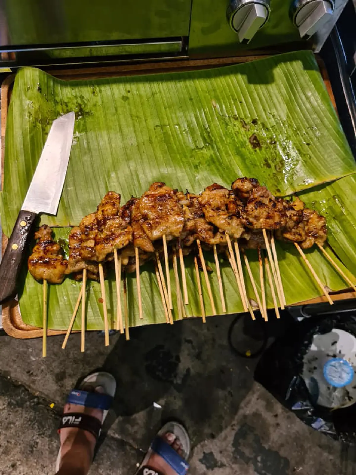 “กอล์ฟ ฟักกลิ้ง ฮีโร่” ว่างงานอย่างจัง! ลุกขึ้นขายหมูปิ้งในช่วง COVID-19