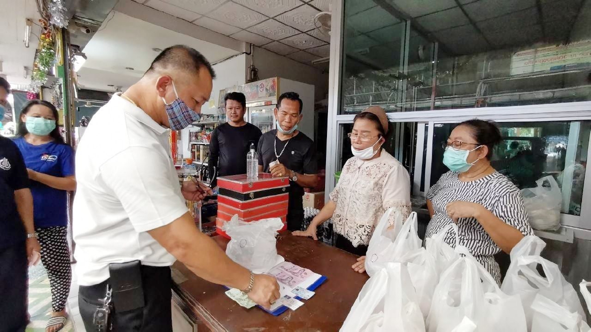 พาณิชย์ล่อซื้อจับพ่อค้าไข่กลางเมืองปทุมฯพบขายแพงแผงละ 170 บาท พาณิชย์ล่อซื้อจับพ่อค้าไข่กลางเมืองปทุมฯพบขายแพงแผงละ 170 บาท