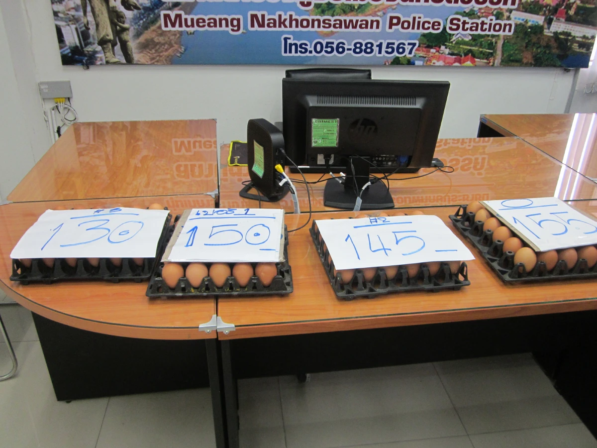 เชือดแล้ว!บุกจับแม่ค้าปากน้ำโพขายไข่ไก่ราคาแพงคาแผง