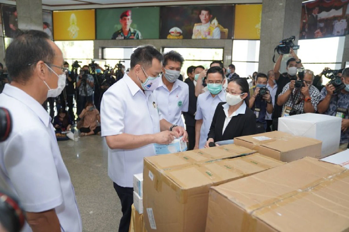 "อนุทิน"รับมอบเวชภัณฑ์จากมูลนิธิ"แจ๊คหม่า"สู้โควิด-19