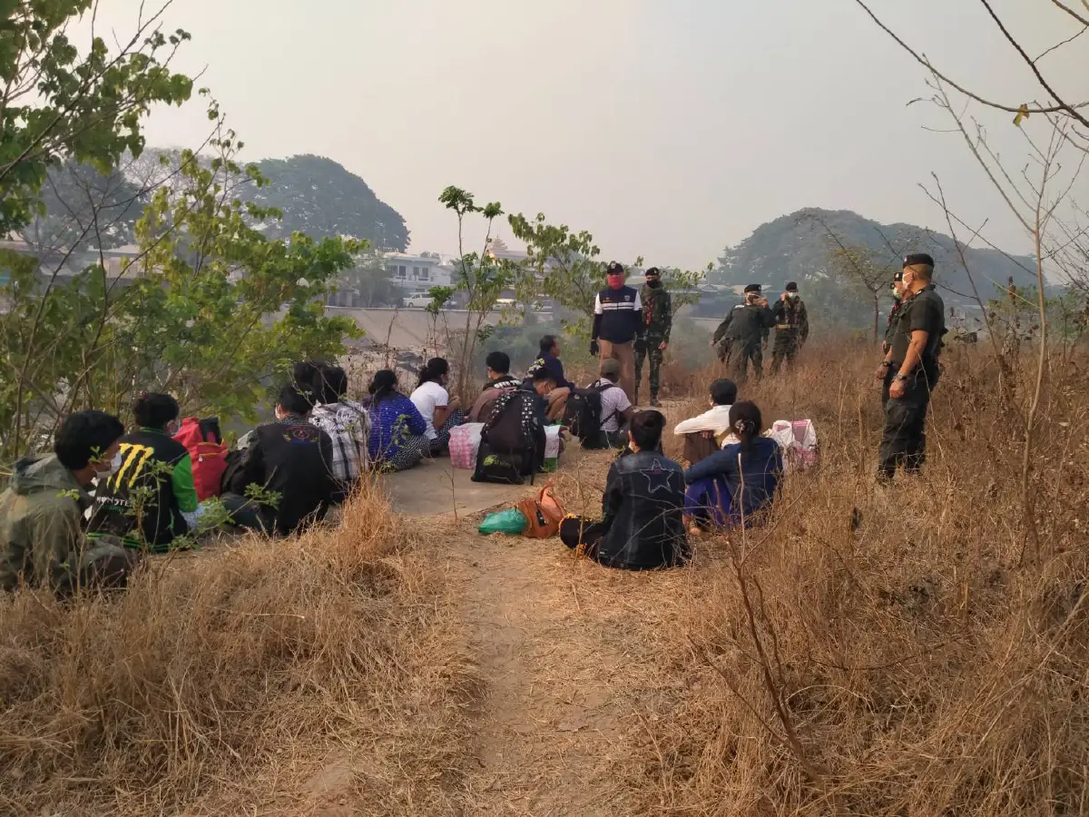 จับ 81 แรงงานเมียนมาลักลอบข้ามฝั่งกลับประเทศริมแม่น้ำเมยหนีพ.ร.ก.ฉุกเฉิน