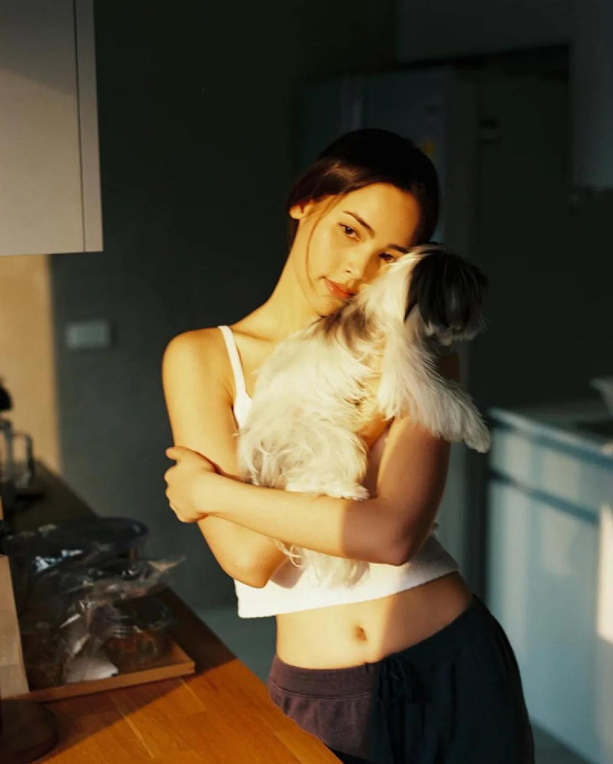 ญาญ่า อุรัสยา โพสต์ชวนคนอยู่บ้าน คนโฟกัสหุ่นสวยเอวบางเท่ากระดาษA4