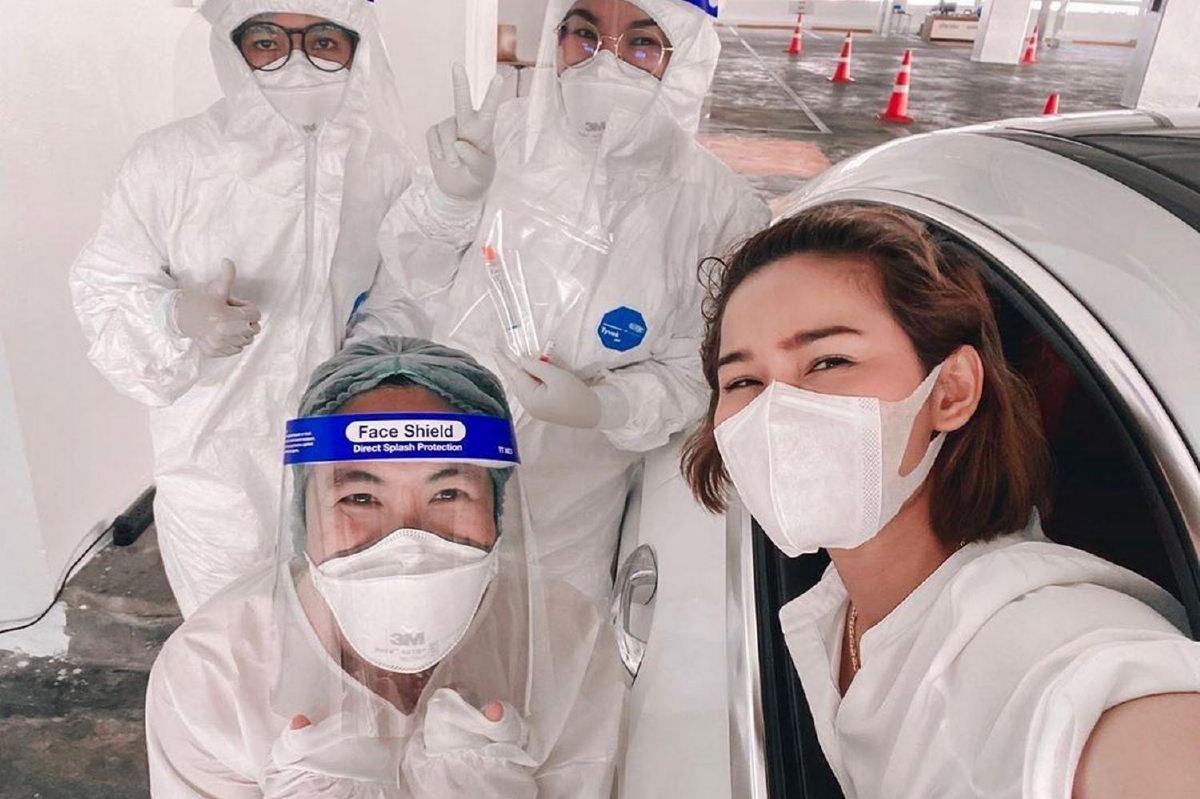 หนูเล็ก ก่อนบ่าย ตรวจโควิด-19 อีกครั้งให้แน่ใจ เผยขั้นตอนสะดวกไม่ต้องลงจากรถ หนูเล็ก ก่อนบ่าย ตรวจโควิด-19 อีกครั้งให้แน่ใจ เผยขั้นตอนสะดวกไม่ต้องลงจากรถ