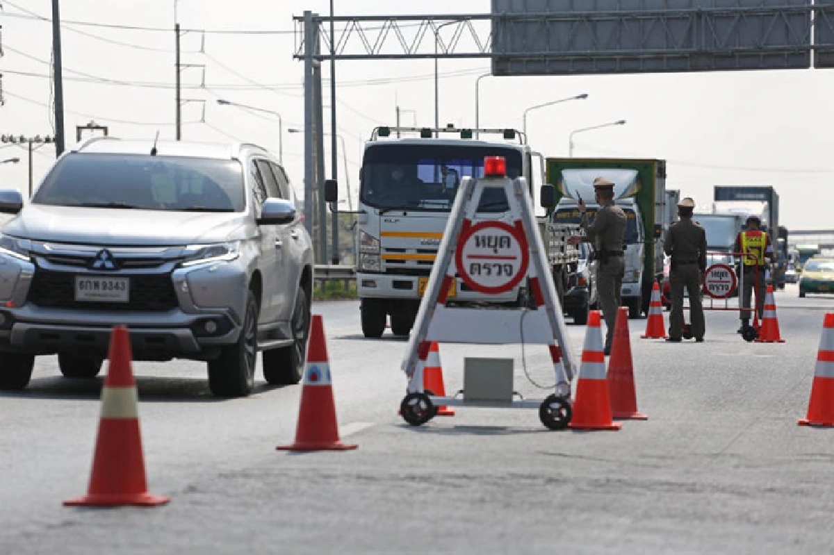 "บิ๊กแป๊ะ" ตรวจด่านคัดกรอง โควิด-19 ทั่ว กทม. กำชับคุมเข้ม