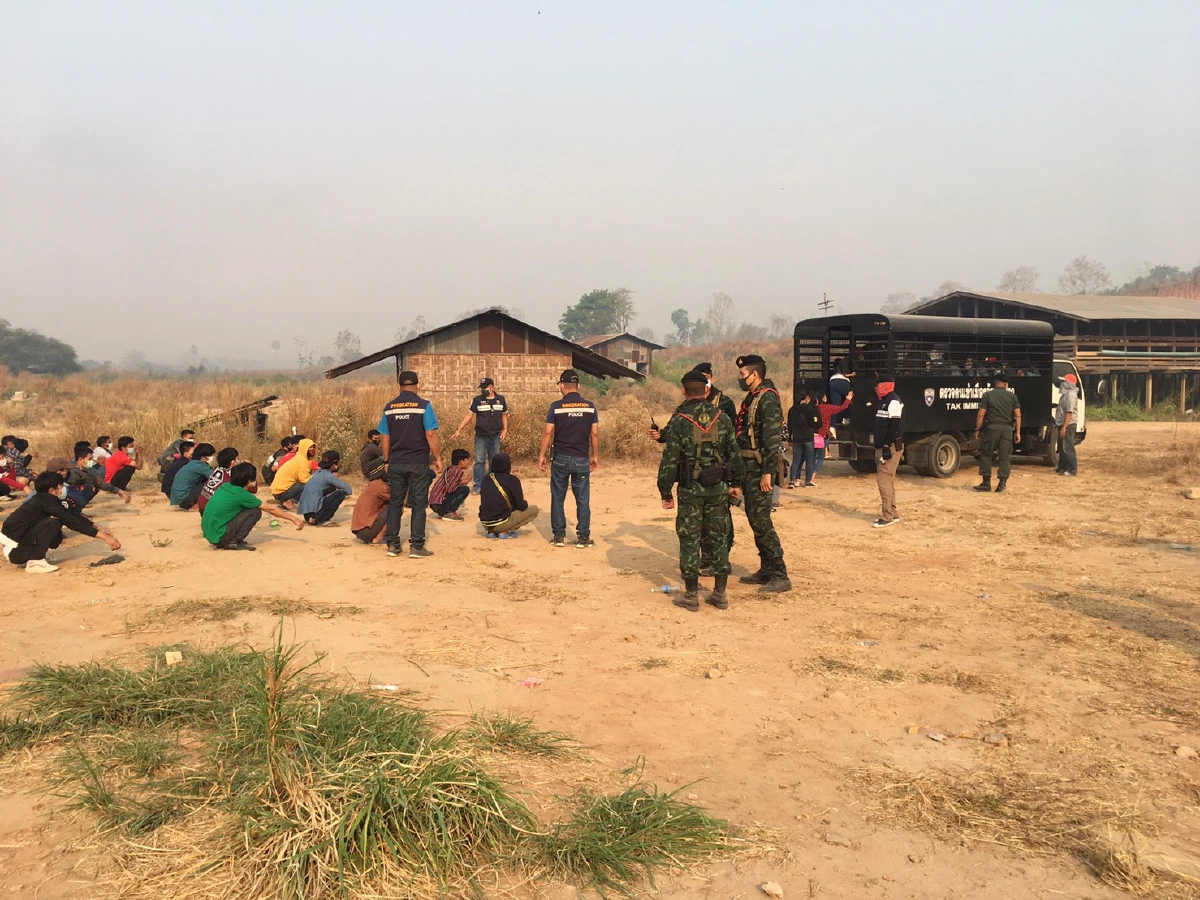 จับ 81 แรงงานเมียนมาลักลอบข้ามฝั่งกลับประเทศริมแม่น้ำเมยหนีพ.ร.ก.ฉุกเฉิน