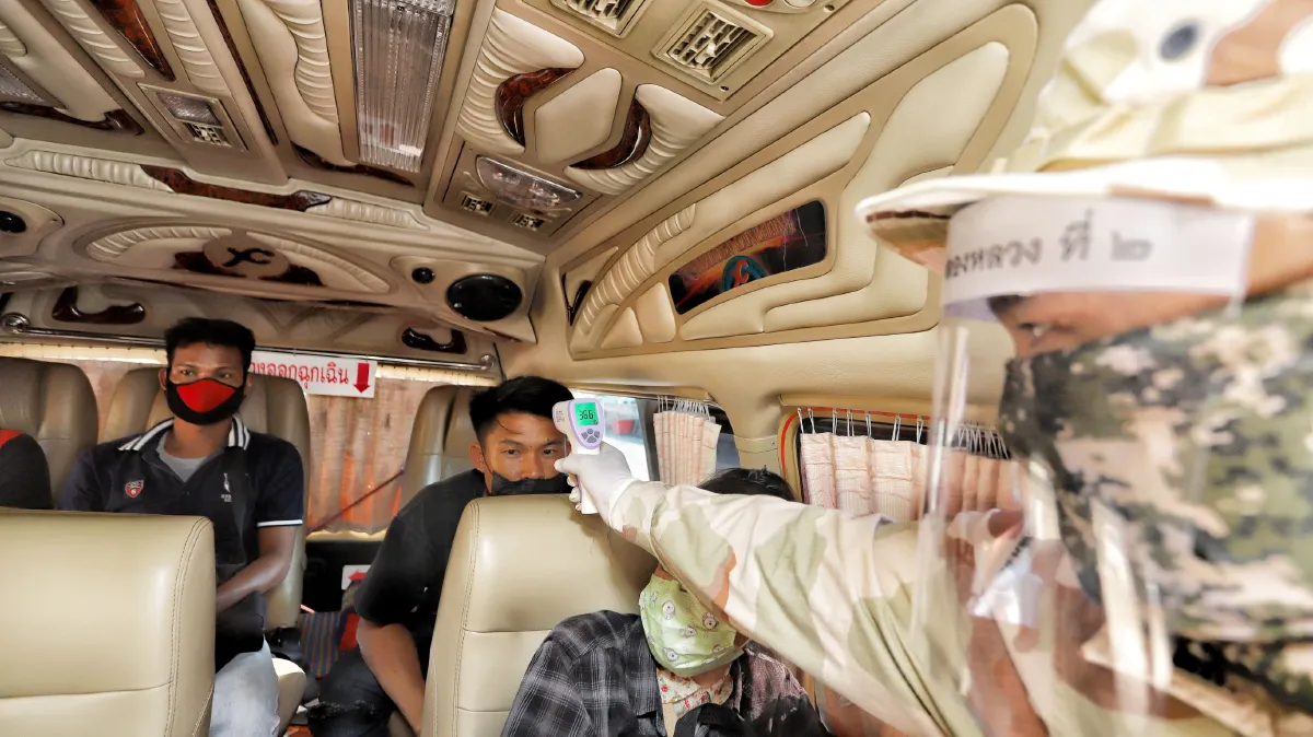 ปทุมธานีตั้งจุดตรวจคัดกรองคนเข้าออกพื้นที่ 3 จุดเข้มเพื่อสกัดโควิด-19