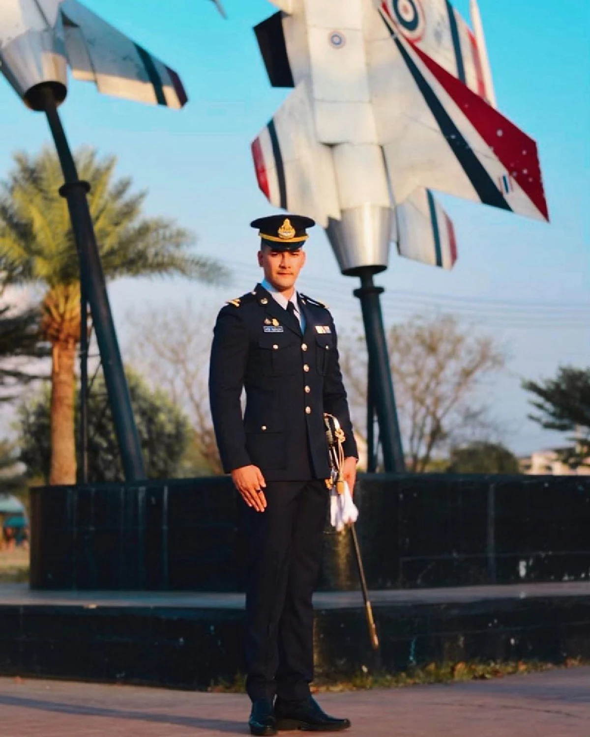 สิงโต เดอะสตาร์ ประดับยศ ร.ต. ขอบคุณแม่ที่ทำข้าวกล่องให้กินจนเรียนจบ