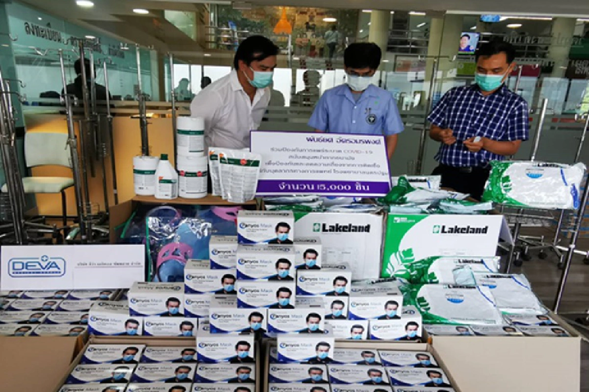 "พันธ์ยศ"มอบชุดป้องกันโควิด-19ให้ 4 รพ. วอนปชช.ทำตามมาตรการรัฐ เชื่อผ่านวิกฤตได้เเน่