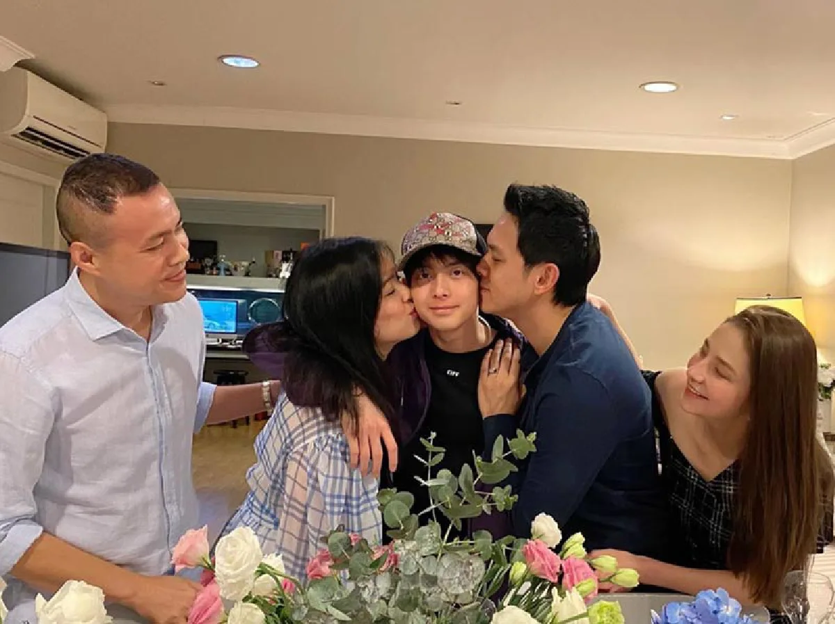 โบ-ฟลุค รวมตัวคนรักจัดปาร์ตี้วันเกิด 17 ปีให้ น้องอชิ ยิ่งโตยิ่งหล่อ