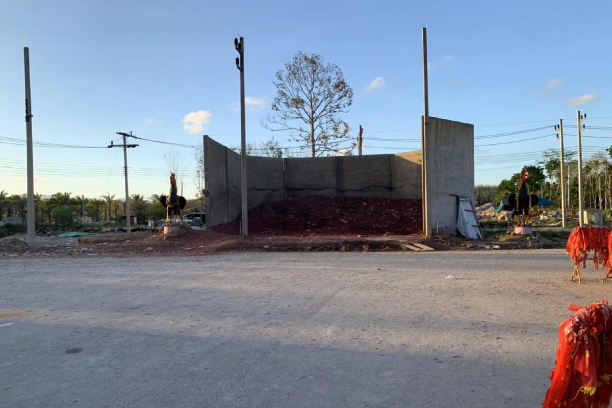 พลังศรัทธายังพ่ายโควิด-19 วัดเจดีย์ไอ้ไข่แทบร้าง ไร้ผู้คนกราบไหว้ขอพร