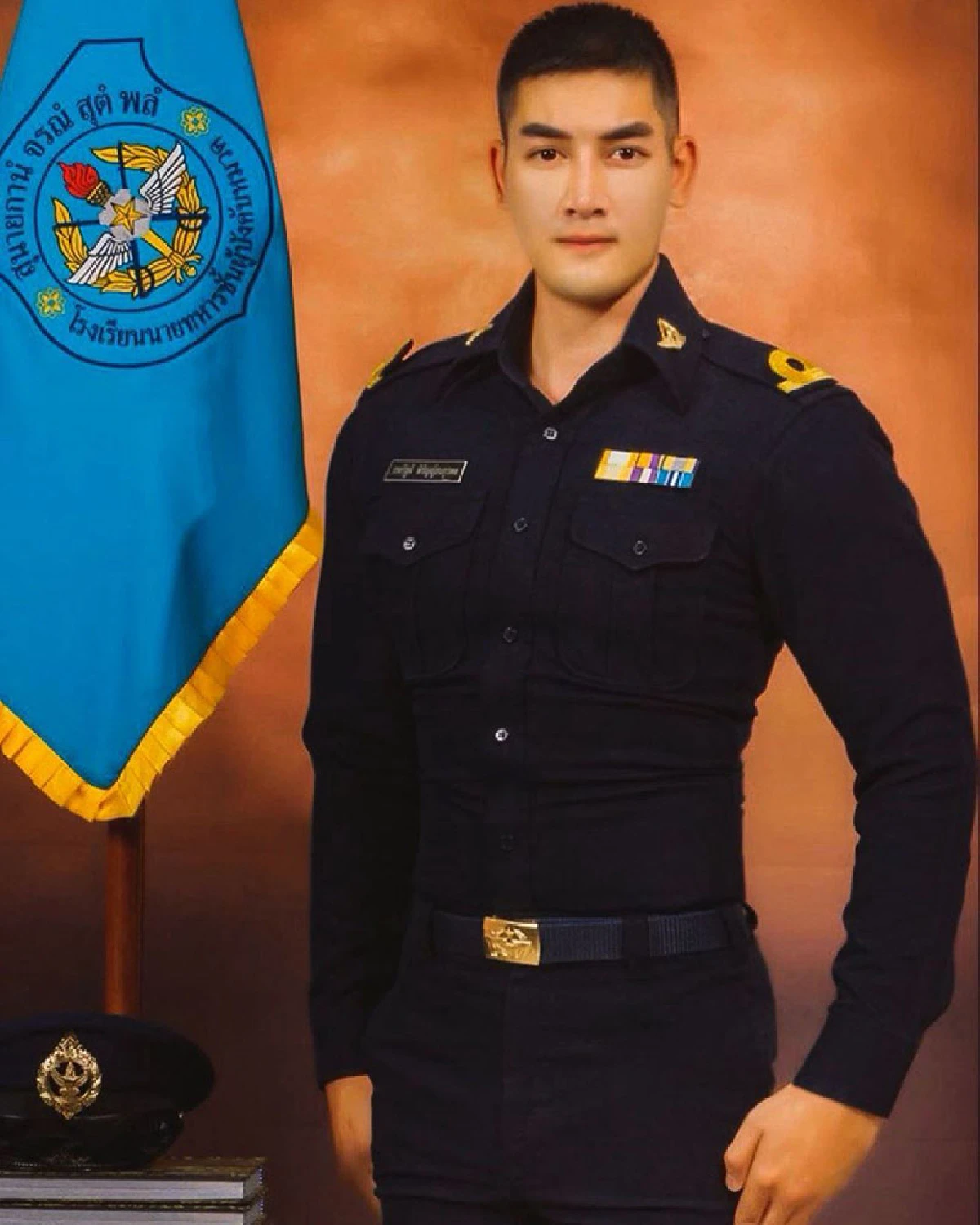 สิงโต เดอะสตาร์ ประดับยศ ร.ต. ขอบคุณแม่ที่ทำข้าวกล่องให้กินจนเรียนจบ