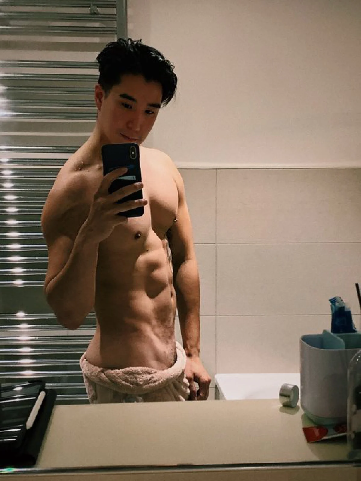 เขื่อน K-Otic อวดลุคแต่ละวันไม่ซ้ำ! คลายเครียดขณะกักตัวอยู่บ้าน